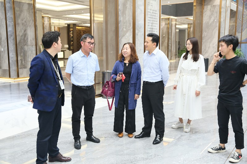 中建裝配設(shè)計院溫啟彬院長一行蒞臨金牌企業(yè),(圖2) 中建裝配設(shè)計院溫啟彬院長一行蒞臨金牌企業(yè),(圖2)