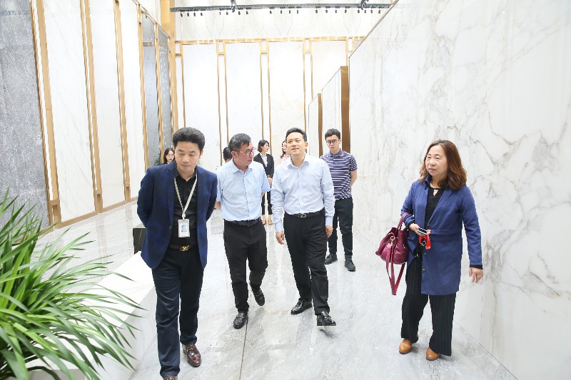 中建裝配設(shè)計院溫啟彬院長一行蒞臨金牌企業(yè),(圖3) 中建裝配設(shè)計院溫啟彬院長一行蒞臨金牌企業(yè),(圖3)